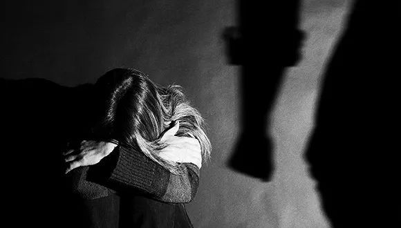 严格限制老婆花钱也是家暴无论什么情况家暴无需忍受