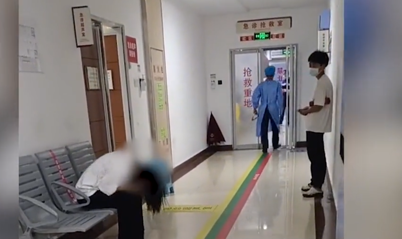 深圳一小孩中秋节被锁车里一天，送医时已身亡，网友：这要判刑吗？
