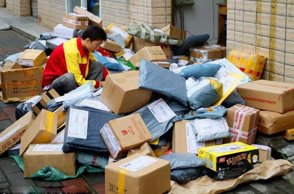 邻近双“11”快递公司抱团“涨价”,消费者和快递员抱怨连连