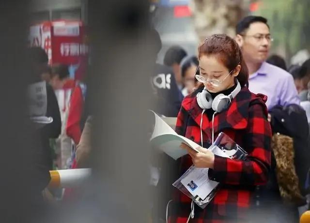 惊呼,5000人抢1个编制,西藏邮政局一职位竞争可谓血雨腥风