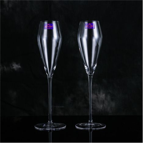 葡萄酒酒杯类型太多傻傻分不清? 先了解这些!